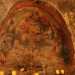Dalle linee semplici e i colori caldi, l'affresco rappresenta la figura di Cristo crocifisso, su cui il Padre sembra vegliare, assieme allo Spirito Santo sotto forma di colomba